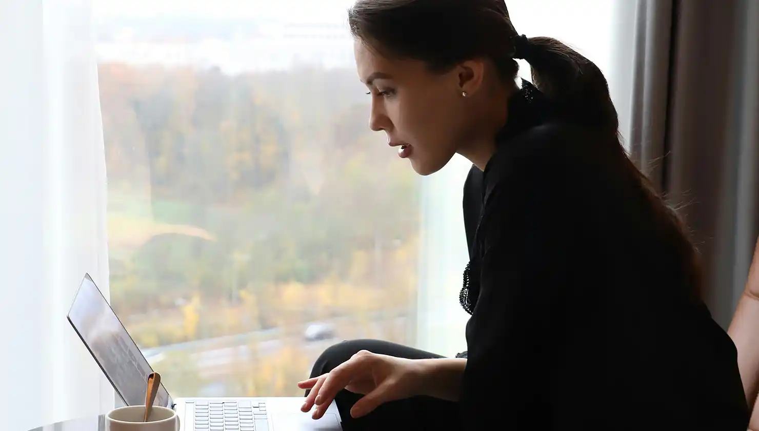 Potential plastic surgery patient on a telemedicine call